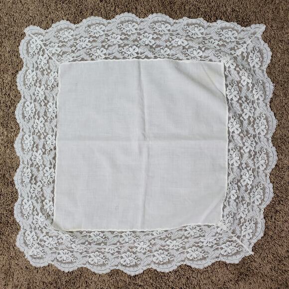 Vintage Handmade Dresser Doily 24x24 Inch LARGE Beige - Picture 2 of 2